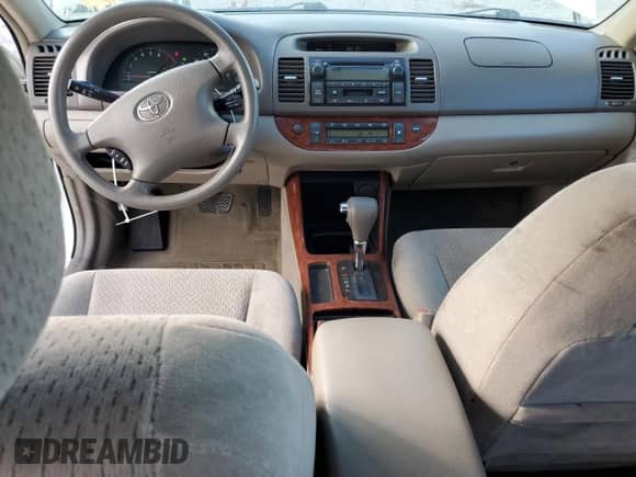 2002 Toyota Camry XLE z VIN 4T1BE32K52U112567, wystawiony jako Copart lot #84189535 z przebiegiem 154 151 mil mil oraz Szkoda całkowita • Salvage title. Historia ofert i sprzedaży dostępna na DreamBid. Obrazek 8.