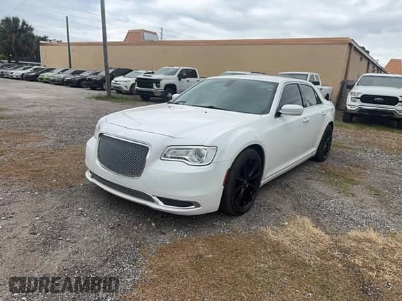 2020 Chrysler 300 Touring с VIN 2C3CCAAG5LH115641, выставлен на аукционе Copart как лот 86598505 с пробегом 140 736 миль миль и Чистый • Clean title. История ставок и продаж доступна на DreamBid. Изображение 2.