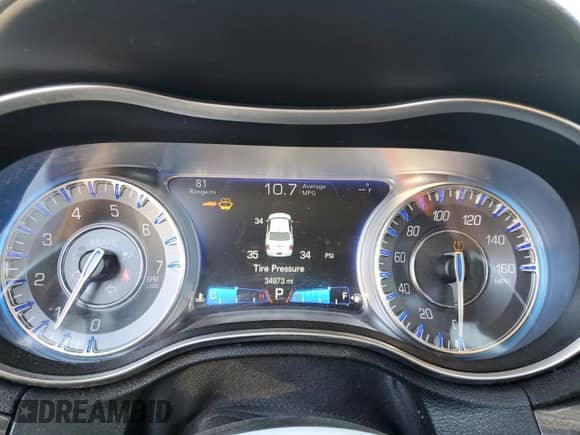 2017 Chrysler 300 C с VIN 2C3CCAET5HH521577, выставлен на аукционе Copart как лот 69266075 с пробегом 34 973 миль миль и Списание • Salvage title. История ставок и продаж доступна на DreamBid. Изображение 9.