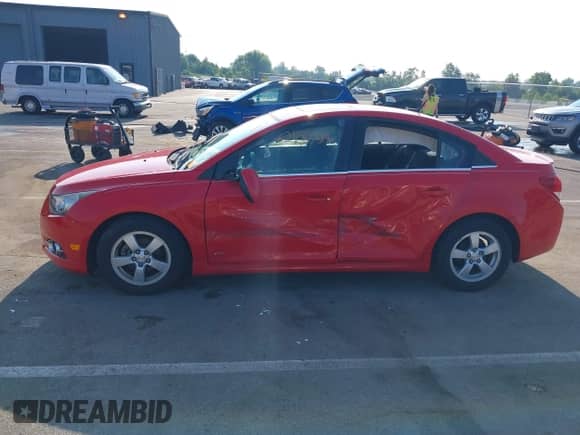 2014 Chevrolet Cruze 1LT z VIN 1G1PC5SB5E7472073, wystawiony jako IAAI lot #42938314 z przebiegiem 57 585 mil mil oraz . Historia ofert i sprzedaży dostępna na DreamBid. Obrazek 14.