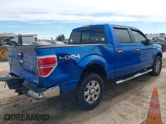 2013 Ford F-150 Lariat z VIN 1FTFW1EF9DFD64304, wystawiony jako IAAI lot #43287528 z przebiegiem 143 714 mil mil oraz . Historia ofert i sprzedaży dostępna na DreamBid. Obrazek 4.