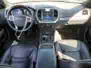 2013 Chrysler 300 C с VIN 2C3CCAKG0DH708470, выставлен на аукционе Copart как лот 81093935 с пробегом 95 141 миль миль и Чистый • Clean title. История ставок и продаж доступна на DreamBid. Изображение 8.