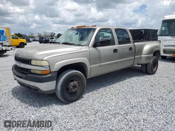 2001 Chevrolet Silverado 1500 with VIN 1GCJC33G81F155030, listed as a Copart auction lot 65581985 with Not provided miles and Clean title. Bid and sale history available at DreamBid. Image 1.