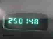 2002 Dodge Dakota Sport z VIN 1B7HG38N32S641652, wystawiony jako IAAI lot #41621233 z przebiegiem 250 148 mil mil oraz . Historia ofert i sprzedaży dostępna na DreamBid. Obrazek 15.