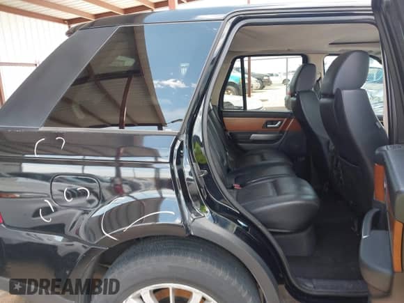 2007 Land Rover Range Rover Sport HSE with VIN SALSK25457A109285, listed as a IAAI auction lot 42929106 with 131,819 mi miles and . Bid and sale history available at DreamBid. Image 8.