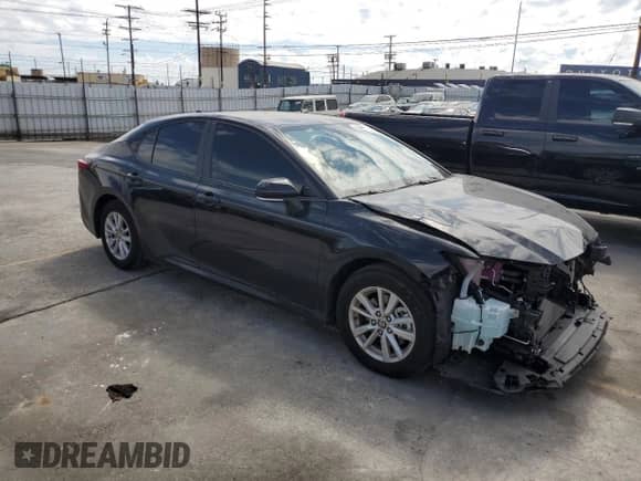 2025 Toyota Camry LE with VIN 4T1DAACK5SU559312, listed as a Copart auction lot 81644075 with 9,231 mi miles and Salvage title. Bid and sale history available at DreamBid. Image 4.