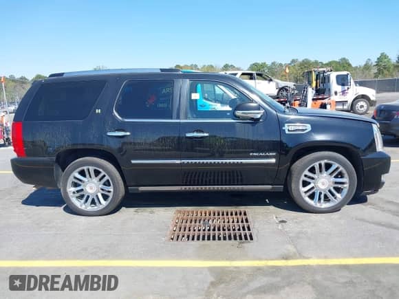 2012 Cadillac Escalade with VIN 1GYS4FEJ7CR251092, listed as a IAAI auction lot 41899102 with 228,568 mi miles and . Bid and sale history available at DreamBid. Image 13.