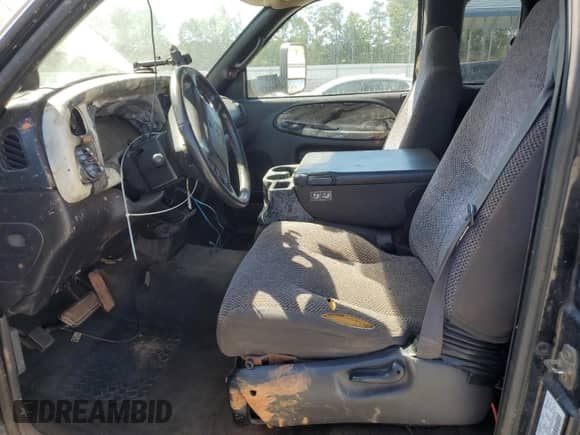 2002 Dodge 2500 with VIN 3B7KC23Z32M230122, listed as a Copart auction lot 70956195 with 195,384 mi miles and Salvage title. Bid and sale history available at DreamBid. Image 7.