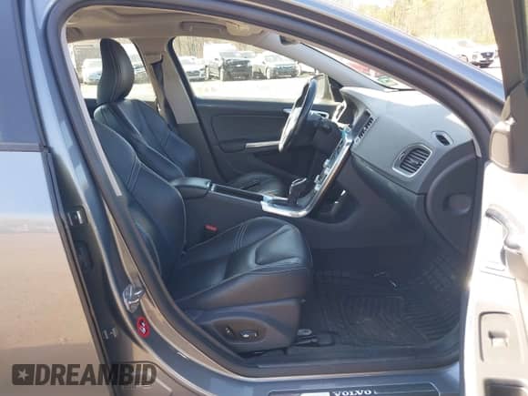 2018 Volvo S60 Dynamic с VIN YV140MTL6J2459953, выставлен на аукционе IAAI как лот 42048650 с пробегом 63 631 миль миль и . История ставок и продаж доступна на DreamBid. Изображение 5.