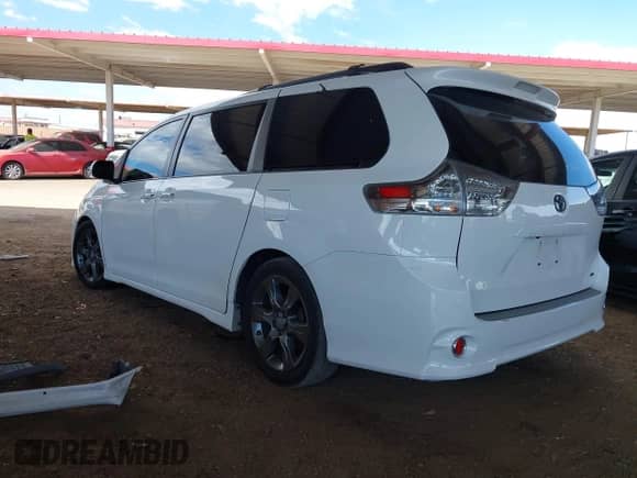 2016 Toyota Sienna SE with VIN 5TDXK3DC6GS741047, listed as a IAAI auction lot 43408563 with 121,533 mi miles and . Bid and sale history available at DreamBid. Image 3.