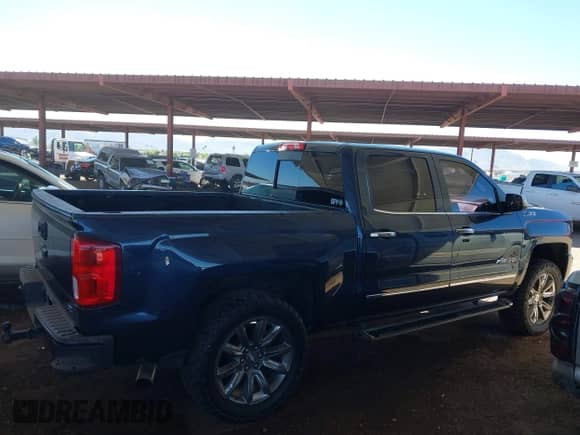 2018 Chevrolet Silverado 1500 LTZ z VIN 3GCUKSEC1JG495350, wystawiony jako IAAI lot #43318196 z przebiegiem 139 694 mil mil oraz . Historia ofert i sprzedaży dostępna na DreamBid. Obrazek 13.