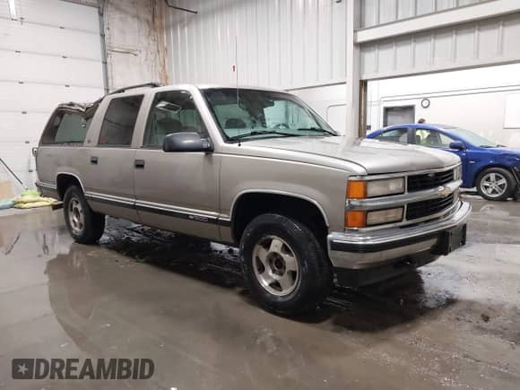 1999 Chevrolet Suburban с VIN 1GNFK16RXXJ576545, выставлен на аукционе IAAI как лот 41391381 с пробегом 111 098 миль миль и . История ставок и продаж доступна на DreamBid. Изображение 1.