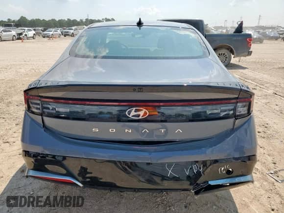 2025 Hyundai Sonata SEL z VIN KMHL64JA3SA452298, wystawiony jako Copart lot #70425325 z przebiegiem 14 803 mil mil oraz Szkoda całkowita • Salvage title. Historia ofert i sprzedaży dostępna na DreamBid. Obrazek 6.