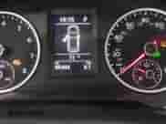 2017 Volkswagen Tiguan Wolfsburg Edition z VIN WVGRV7AX3HK019747, wystawiony jako IAAI lot #42489111 z przebiegiem 86 444 mil mil oraz . Historia ofert i sprzedaży dostępna na DreamBid. Obrazek 7.