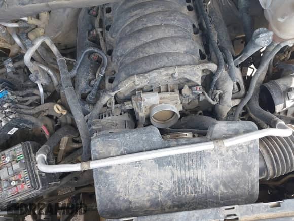 2021 Chevrolet Tahoe LT z VIN 1GNSCNKD6MR121413, wystawiony jako IAAI lot #42688065 z przebiegiem Nie podano mil oraz . Historia ofert i sprzedaży dostępna na DreamBid. Obrazek 10.