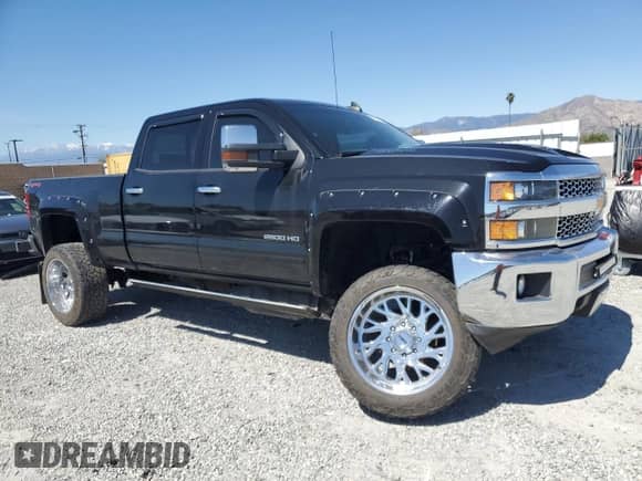 2019 Chevrolet Silverado 2500HD LT z VIN 1GC1KSEY9KF185772, wystawiony jako Copart lot #49741715 z przebiegiem 106 946 mil mil oraz Szkoda całkowita • Salvage title. Historia ofert i sprzedaży dostępna na DreamBid. Obrazek 4.