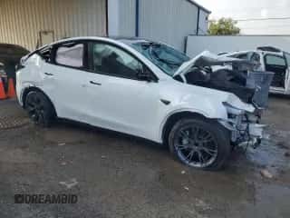 2024 Tesla Model Y with VIN 7SAYGDED7RF131879, listed as a Copart auction lot 66181924 with 45 mi miles and . Bid and sale history available at DreamBid. Image 4.