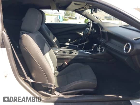 2019 Chevrolet Camaro 1LT z VIN 1G1FB3DS7K0120438, wystawiony jako IAAI lot #42020580 z przebiegiem 91 640 mil mil oraz . Historia ofert i sprzedaży dostępna na DreamBid. Obrazek 5.