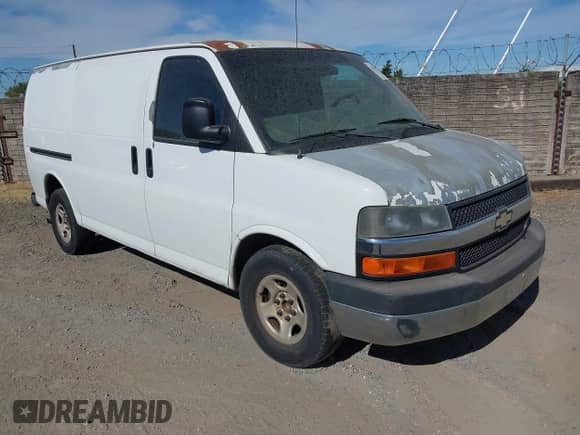 2005 Chevrolet Express Cargo z VIN 1GCFG15X951192053, wystawiony jako IAAI lot #42615770 z przebiegiem 304 160 mil mil oraz . Historia ofert i sprzedaży dostępna na DreamBid. Obrazek 1.
