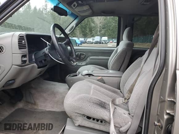 1998 Chevrolet Tahoe z VIN 1GNEK13R8WJ375497, wystawiony jako Copart lot #44629855 z przebiegiem 240 920 mil mil oraz Czysty tytuł • Clean title. Historia ofert i sprzedaży dostępna na DreamBid. Obrazek 7.
