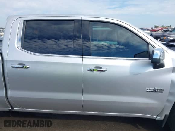 2019 Chevrolet Silverado 1500 LTZ with VIN 3GCPWEED3KG176366, listed as a IAAI auction lot 43404568 with 43,699 mi miles and . Bid and sale history available at DreamBid. Image 14.