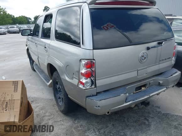 2004 Cadillac Escalade with VIN 1GYEK63NX4R317712, listed as a IAAI auction lot 42490729 with 294,798 mi miles and . Bid and sale history available at DreamBid. Image 3.