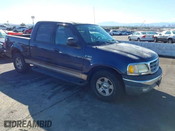 2003 Ford F-150 XLT z VIN 1FTRW07L43KD26690, wystawiony jako IAAI lot #43523370 z przebiegiem 236 701 mil mil oraz . Historia ofert i sprzedaży dostępna na DreamBid. Obrazek 1.