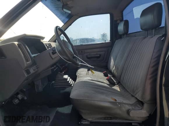 1990 Nissan Frontier с VIN 1N6SD11S3LC423223, выставлен на аукционе Copart как лот 60090875 с пробегом 133 337 миль миль и Списание • Salvage title. История ставок и продаж доступна на DreamBid. Изображение 7.