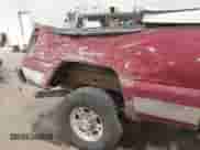 2004 Chevrolet Silverado 2500HD LS z VIN 1GCHK29U54E235372, wystawiony jako IAAI lot #40829714 z przebiegiem 234 434 mil mil oraz . Historia ofert i sprzedaży dostępna na DreamBid. Obrazek 18.