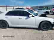 2019 Chrysler 300 S с VIN 2C3CCABG6KH755824, выставлен на аукционе IAAI как лот 42800009 с пробегом 43 059 миль миль и . История ставок и продаж доступна на DreamBid. Изображение 13.