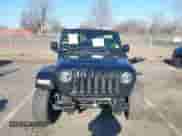2021 Jeep Wrangler Unlimited Sahara z VIN 1C4JJXP62MW826470, wystawiony jako IAAI lot #41651709 z przebiegiem 44 677 mil mil oraz . Historia ofert i sprzedaży dostępna na DreamBid. Obrazek 12.