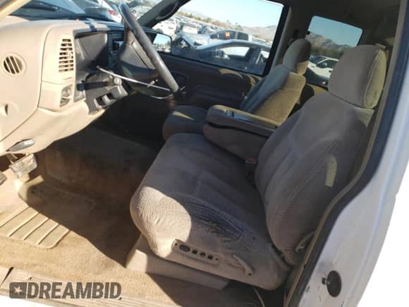 1998 Chevrolet Silverado 2500 z VIN 1GCGK29J0WE147043, wystawiony jako Copart lot #83372654 z przebiegiem 193 245 mil mil oraz Szkoda całkowita • Salvage title. Historia ofert i sprzedaży dostępna na DreamBid. Obrazek 7.