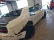 2022 Dodge Challenger R/T Scat Pack Widebody z VIN 2C3CDZFJ2NH226814, wystawiony jako IAAI lot #43205998 z przebiegiem 40 423 mil mil oraz . Historia ofert i sprzedaży dostępna na DreamBid. Obrazek 6.