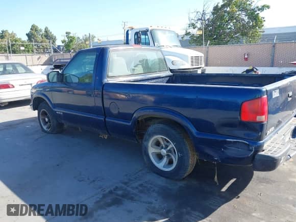 1999 Chevrolet S-10 LS with VIN 1GCCS1448XK174388, listed as a IAAI auction lot 42301643 with 180,492 mi miles and . Bid and sale history available at DreamBid. Image 3.