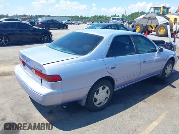 1997 Toyota Camry LE z VIN JT2BF22K2V0021868, wystawiony jako IAAI lot #43070012 z przebiegiem 128 808 mil mil oraz . Historia ofert i sprzedaży dostępna na DreamBid. Obrazek 4.