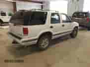 1997 Chevrolet Blazer LS z VIN 1GNDT13W6V2114263, wystawiony jako IAAI lot #43132459 z przebiegiem 132 964 mil mil oraz . Historia ofert i sprzedaży dostępna na DreamBid. Obrazek 4.