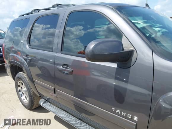 2010 Chevrolet Tahoe LT with VIN 1GNUCBE00AR288992, listed as a IAAI auction lot 42709537 with 164,355 mi miles and . Bid and sale history available at DreamBid. Image 13.