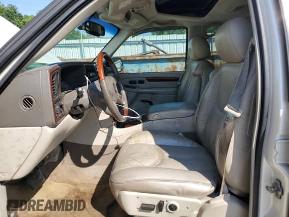 2006 Cadillac Escalade с VIN 1GYEK63N06R102343, выставлен на аукционе Copart как лот 67090115 с пробегом 219 772 миль миль и Списание • Salvage title. История ставок и продаж доступна на DreamBid. Изображение 7.