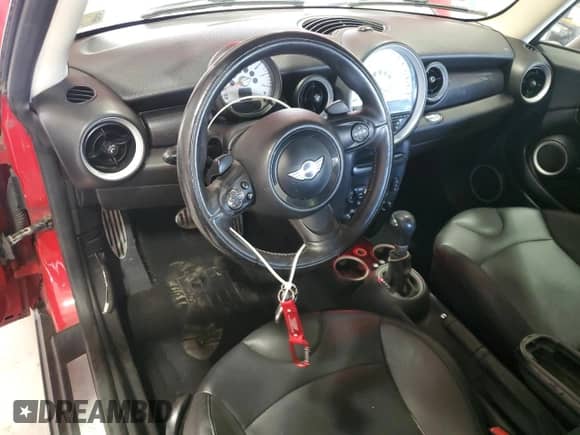 2013 MINI Hardtop S with VIN WMWSV3C5XDT392313, listed as a Copart auction lot 84942945 with 64,086 mi miles and Salvage title. Bid and sale history available at DreamBid. Image 8.