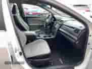 2015 Toyota Camry LE z VIN 4T1BD1FK3FU168482, wystawiony jako Copart lot #91081815 z przebiegiem 263 499 mil mil oraz Czysty tytuł • Clean title. Historia ofert i sprzedaży dostępna na DreamBid. Obrazek 5.