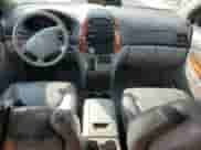 2006 Toyota Sienna XLE z VIN 5TDZA22C56S409978, wystawiony jako Copart lot #81127375 z przebiegiem 310 835 mil mil oraz Czysty tytuł • Clean title. Historia ofert i sprzedaży dostępna na DreamBid. Obrazek 8.