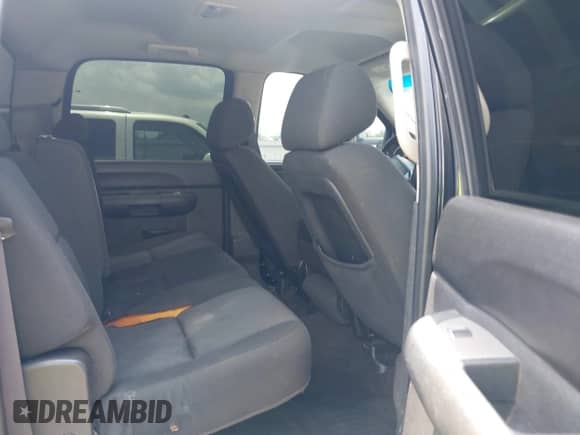 2011 Chevrolet Silverado 1500 LS z VIN 3GCPKREA3BG310821, wystawiony jako IAAI lot #42115265 z przebiegiem 72 891 mil mil oraz . Historia ofert i sprzedaży dostępna na DreamBid. Obrazek 8.