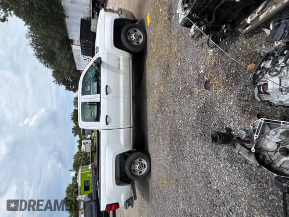 2015 Chevrolet Silverado 2500HD Work Truck z VIN 1GC2KUEG8FZ522024, wystawiony jako Copart lot #68167265 z przebiegiem 287 349 mil mil oraz Czysty tytuł • Clean title. Historia ofert i sprzedaży dostępna na DreamBid. Obrazek 1.