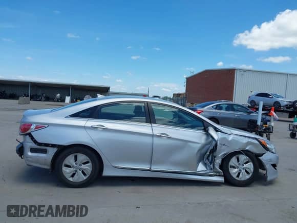 2015 Hyundai Sonata Limited z VIN KMHEC4A4XFA138357, wystawiony jako IAAI lot #42604539 z przebiegiem 111 135 mil mil oraz . Historia ofert i sprzedaży dostępna na DreamBid. Obrazek 14.