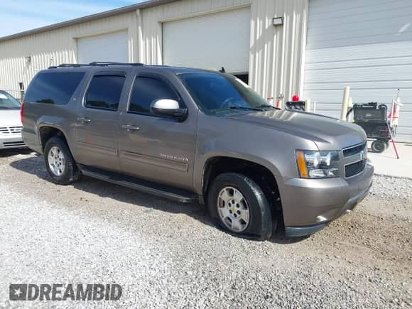 2011 Chevrolet Suburban LT z VIN 1GNSCJE09BR344091, wystawiony jako IAAI lot #43487649 z przebiegiem 182 652 mil mil oraz . Historia ofert i sprzedaży dostępna na DreamBid. Obrazek 1.