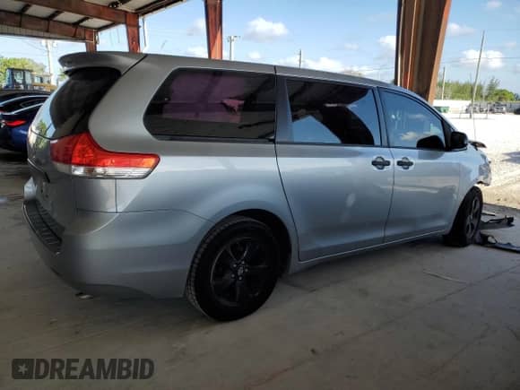 2014 Toyota Sienna L с VIN 5TDZK3DC9ES494614, выставлен на аукционе Copart как лот 57758975 с пробегом 147 221 миль миль и Списание • Salvage title. История ставок и продаж доступна на DreamBid. Изображение 3.