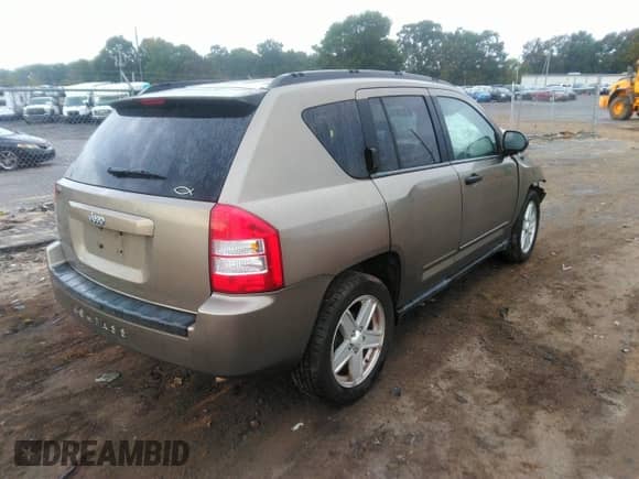 2008 Jeep Compass Sport with VIN 1J8FT47W58D616728, listed as a IAAI auction lot 43398564 with 121,179 mi miles and . Bid and sale history available at DreamBid. Image 4.