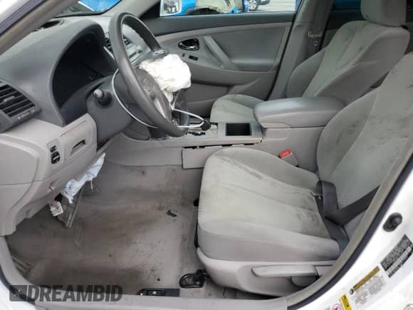 2007 Toyota Camry CE z VIN 4T1BE46K87U551673, wystawiony jako Copart lot #81332315 z przebiegiem 249 379 mil mil oraz Szkoda całkowita • Salvage title. Historia ofert i sprzedaży dostępna na DreamBid. Obrazek 7.