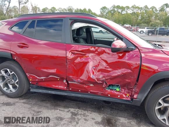 2025 Chevrolet Trax LT with VIN KL77LHEP4SC254755, listed as a IAAI auction lot 43366560 with 3,396 mi miles and . Bid and sale history available at DreamBid. Image 6.