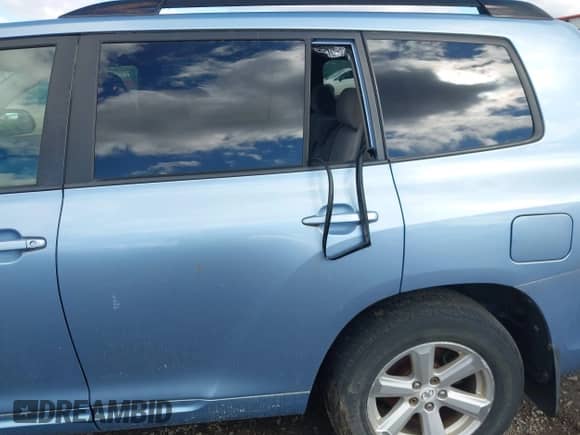 2008 Toyota Highlander z VIN JTEES41A082105888, wystawiony jako IAAI lot #43456404 z przebiegiem 281 764 mil mil oraz . Historia ofert i sprzedaży dostępna na DreamBid. Obrazek 6.